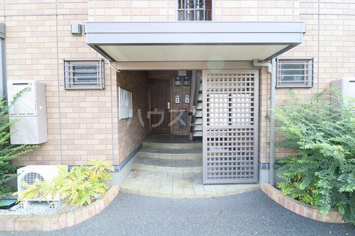 24/30 エントランス