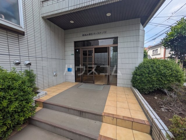 18/19 エントランス