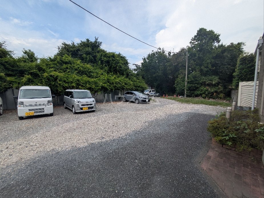 27/30 駐車場