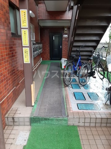 22/30 エントランス