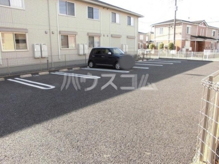 13/16 駐車場