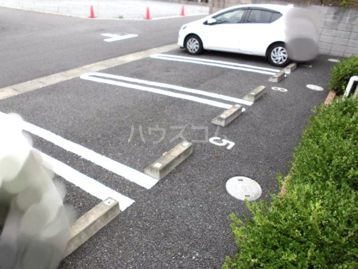 18/28 駐車場