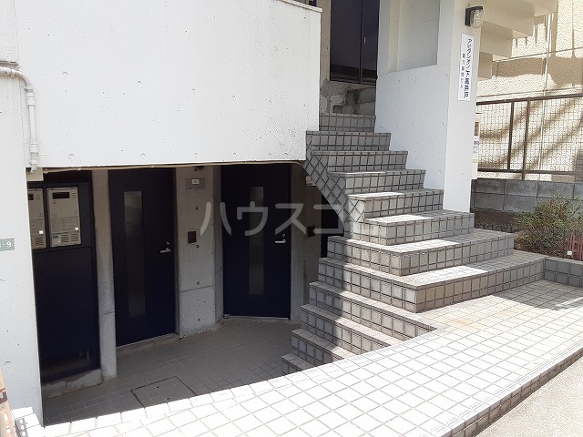 19/25 エントランス