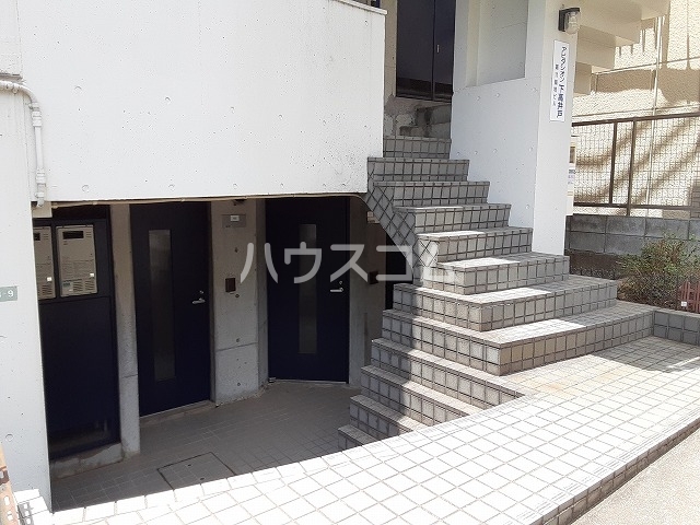 20/26 エントランス