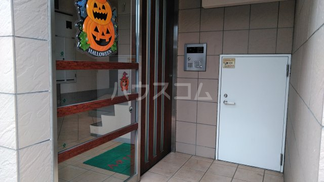 24/30 エントランス