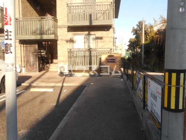 24/30 エントランス