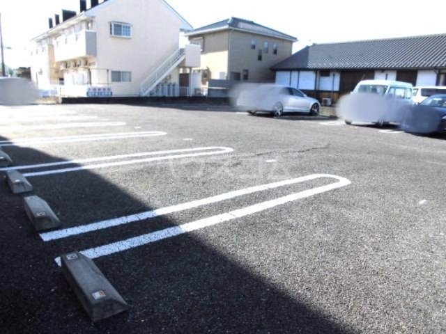 18/28 駐車場