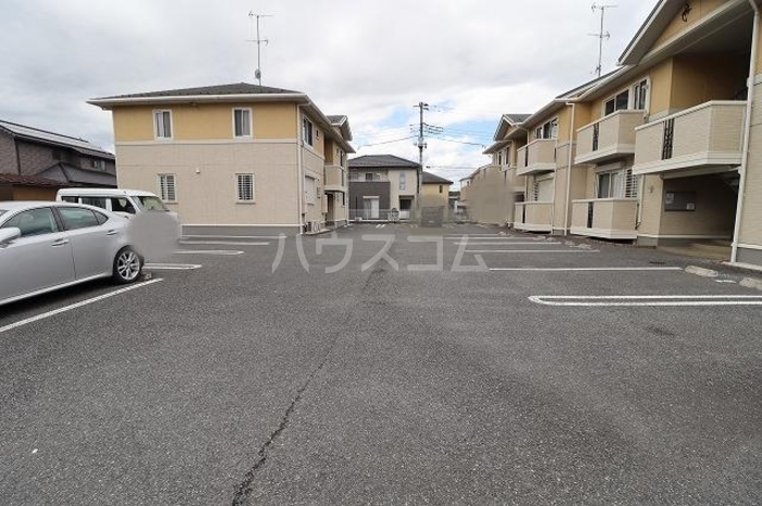 18/22 駐車場