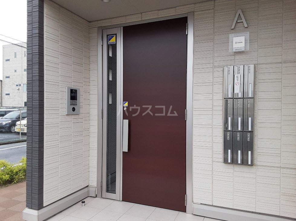 28/30 エントランス