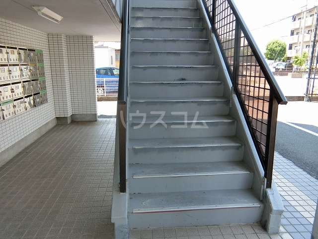 19/30 エントランス