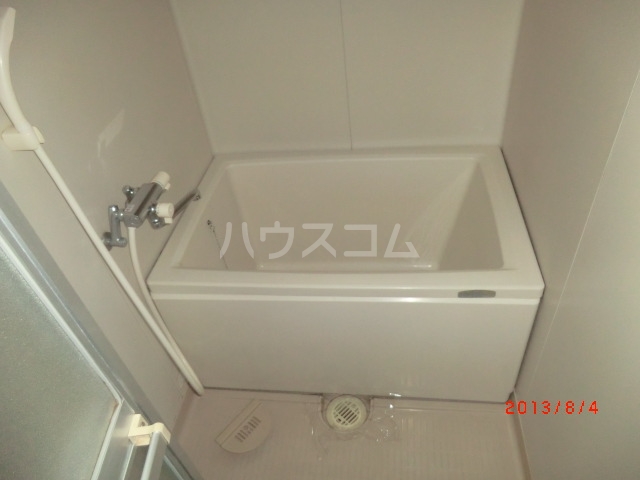 13/28 浴室