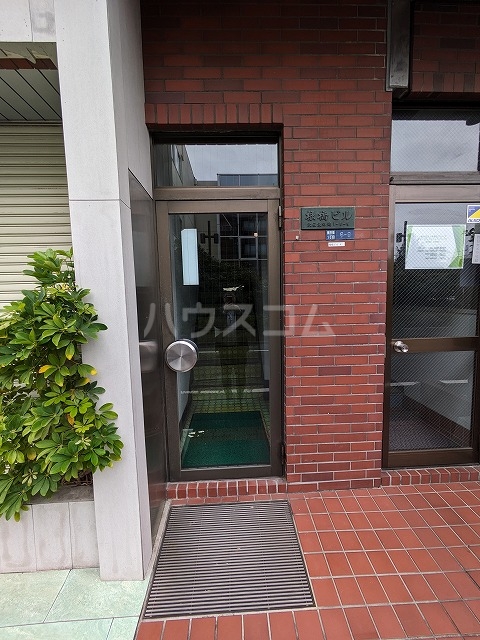 22/25 エントランス