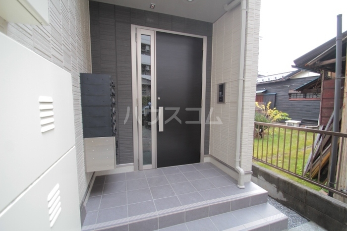 15/16 エントランス