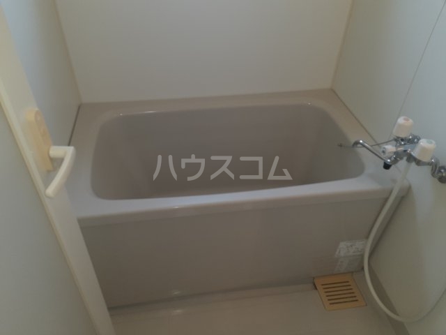 13/30 浴室