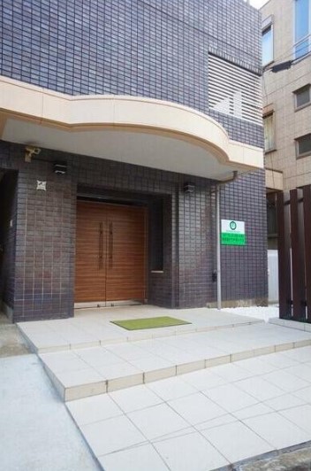 16/17 エントランス