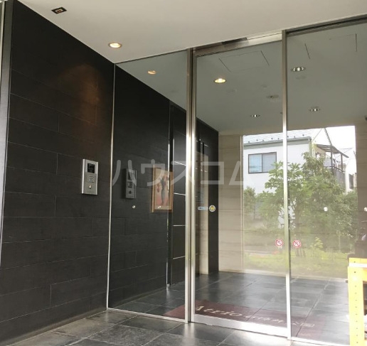 16/23 エントランス