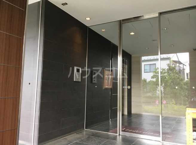 16/21 エントランス