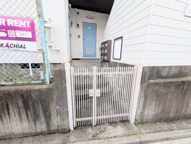 27/30 エントランス