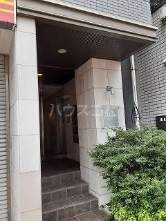 23/30 エントランス