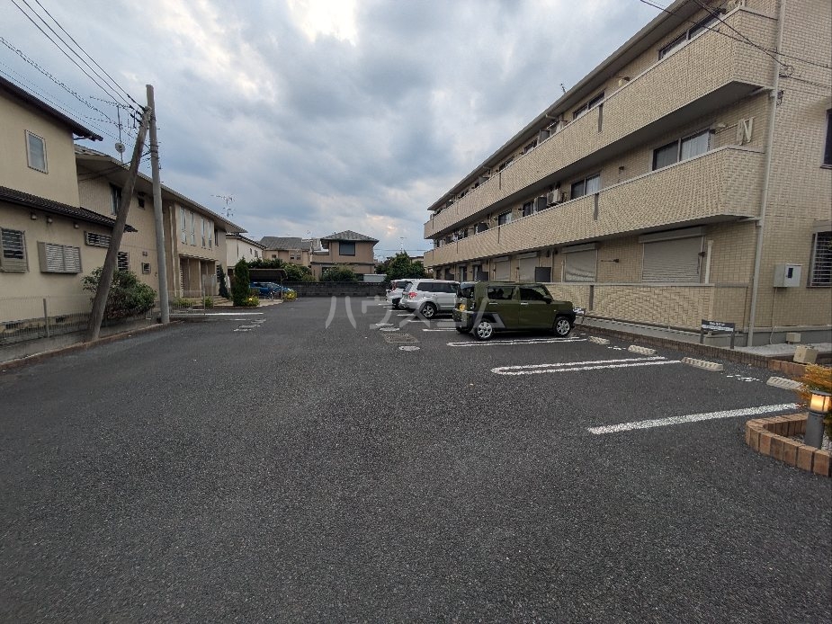27/30 駐車場