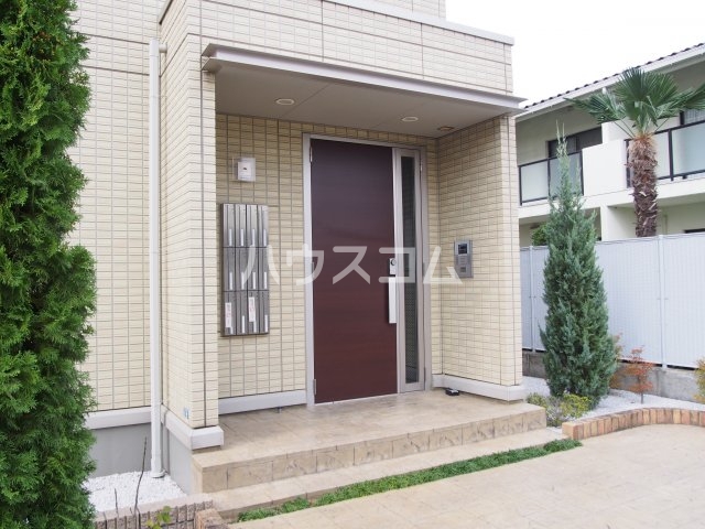 19/30 エントランス