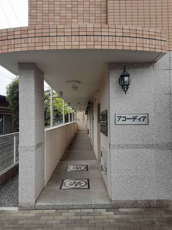 20/30 エントランス