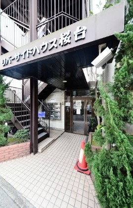 24/28 エントランス