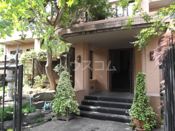 24/30 エントランス