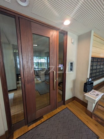 28/30 エントランス