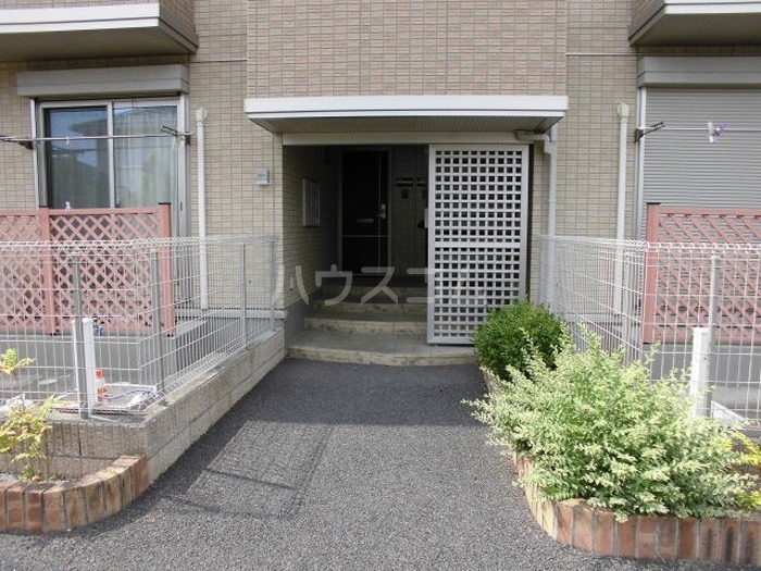 26/30 エントランス