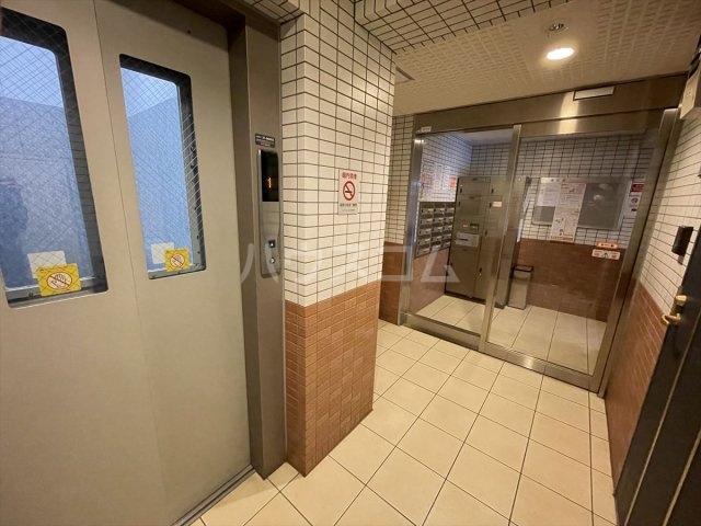 23/23 エントランス