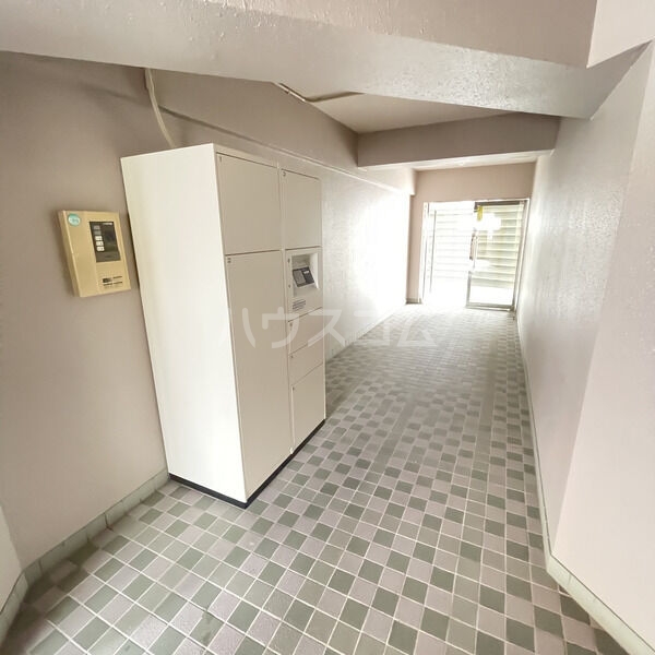 21/30 エントランス