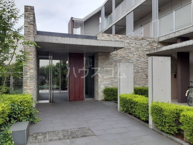 19/25 エントランス