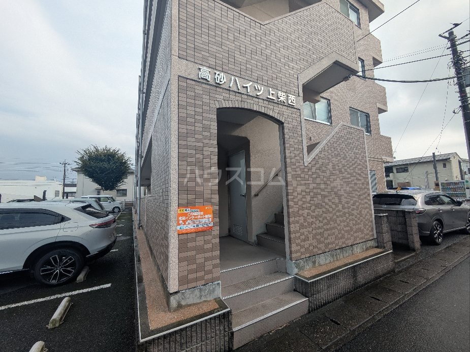 26/30 エントランス