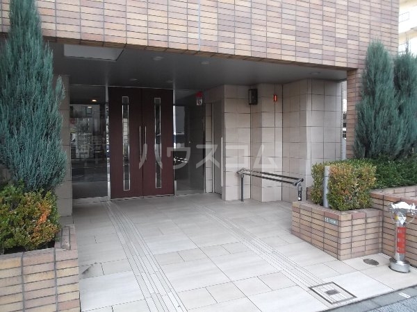 25/30 エントランス