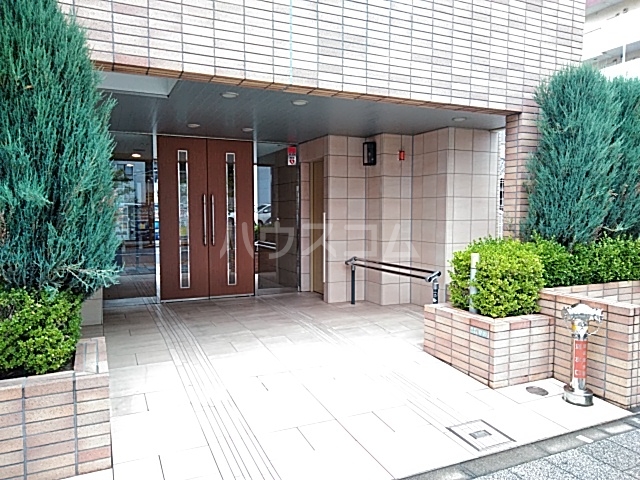 24/30 エントランス