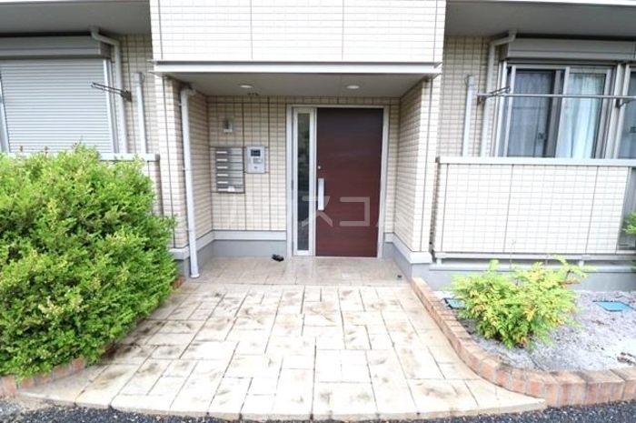 19/30 エントランス