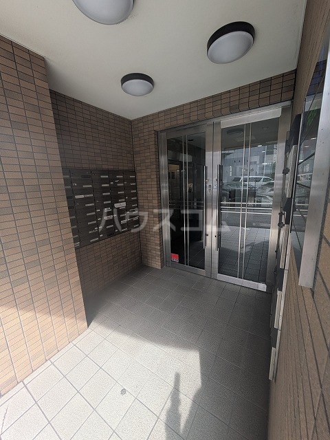 26/30 エントランス