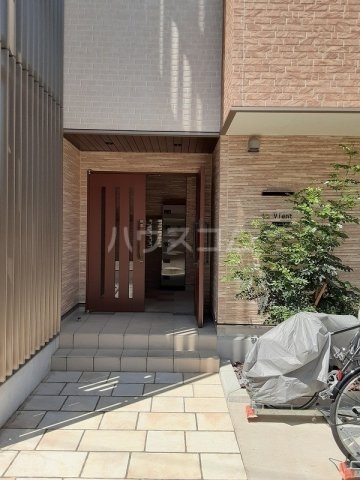 28/30 エントランス