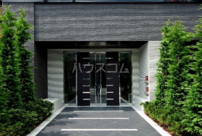 18/25 エントランス