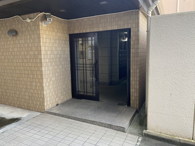 16/25 エントランス