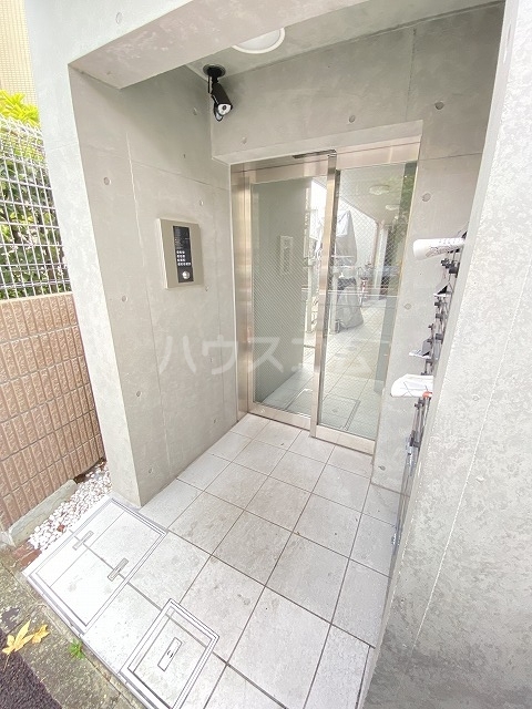 28/30 エントランス