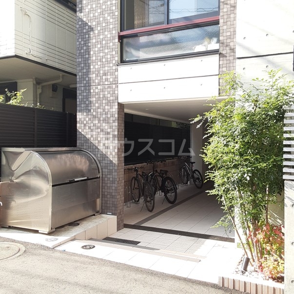 25/30 エントランス