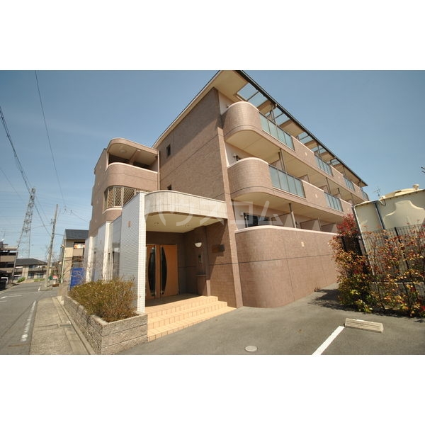 18/27 エントランス