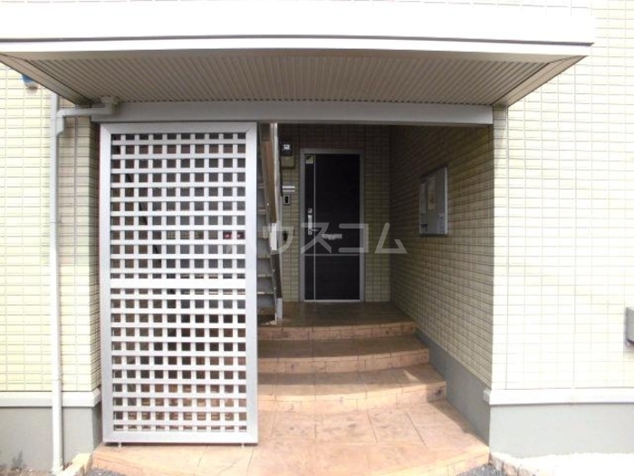 18/27 エントランス