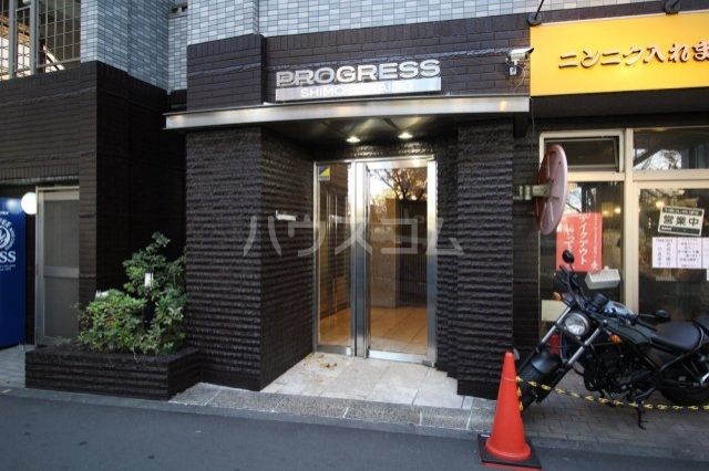 28/30 エントランス