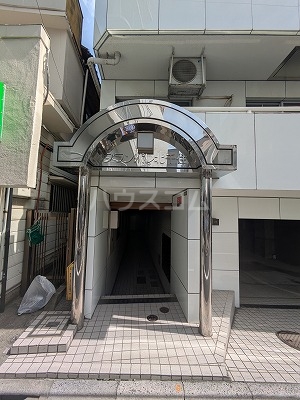 16/22 エントランス