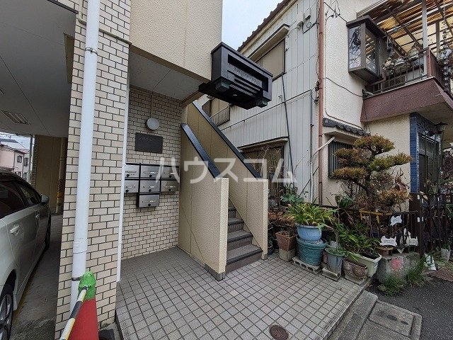 21/22 エントランス