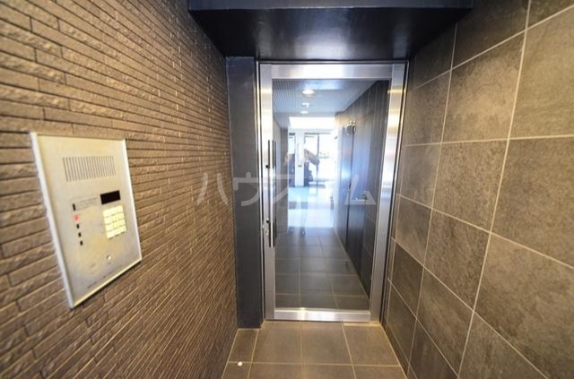 18/20 エントランス