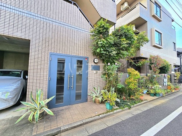 21/25 エントランス